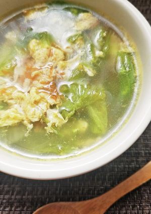冷蔵庫の残物で節約!レタス人参の卵スープ-レシピのメイン写真