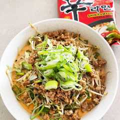 รูปของ 辛ラーメンと牛乳で作るなんちゃって担々麺