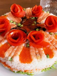サーモン薔薇でカラフルに!お寿司ケーキ-レシピのメイン写真