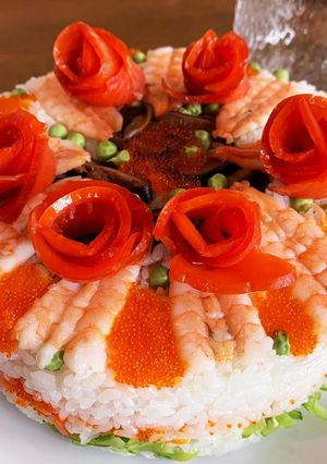 サーモン薔薇でカラフルに!お寿司ケーキ-レシピのメイン写真