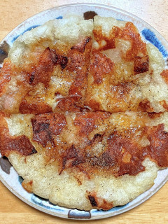 ピザ風の餅とベーコンとチーズ焼き-レシピのメイン写真