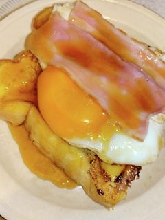 ベーコンエッグonフレンチトースト-レシピのメイン写真