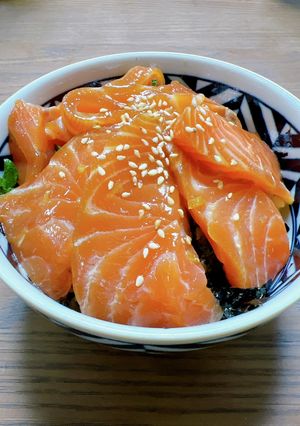 我が家の定番♪漬けサーモン丼-レシピのメイン写真