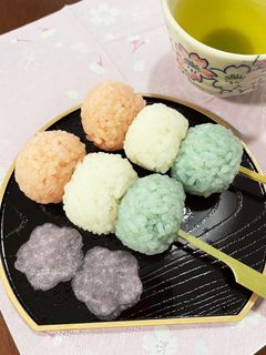 ひな祭りに 三色団子風一口おにぎり-レシピのメイン写真