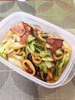 超簡単!キャベツとベーコン焼きうどん弁当-レシピのメイン写真