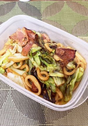 超簡単！キャベツとベーコン焼きうどん弁当-レシピのメイン写真