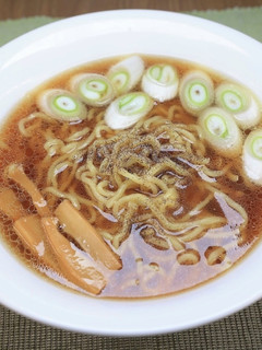 醤油ラーメン(ネギ入り)鶏のもも肉で出汁-レシピのメイン写真