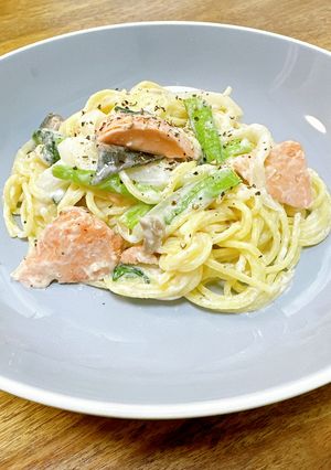 出汁が効いた、鮭と小松菜のクリームパスタ-レシピのメイン写真