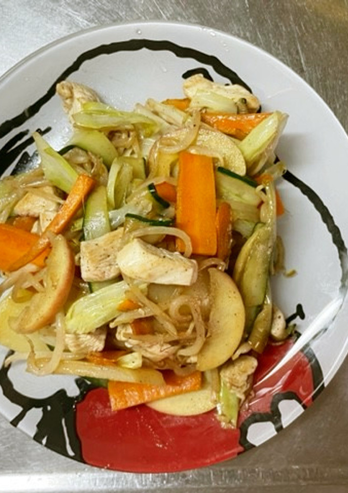 【使いきり】皮付きりんごの野菜炒め-レシピのメイン写真
