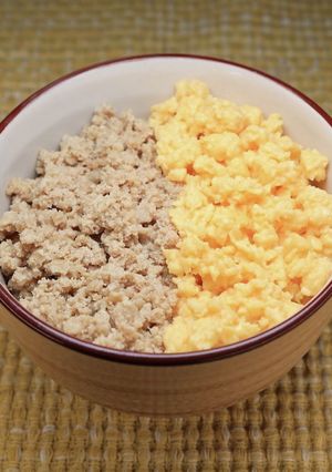 醤油ラーメン出汁に使ったもも肉でそぼろ丼-レシピのメイン写真
