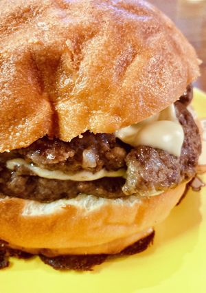 2人で一緒に♪特大Wビーフチーズバーガー-レシピのメイン写真