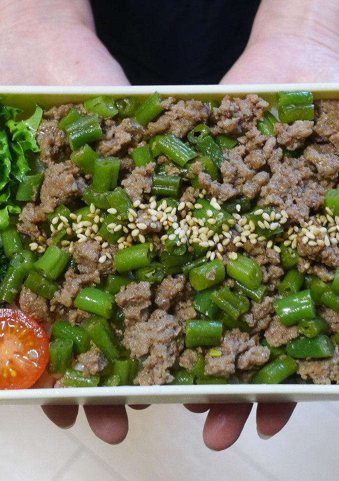 ごま油香る♪いんげんとひき肉の丼弁当-レシピのメイン写真