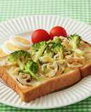 野菜たっぷり！しらすチーズトースト