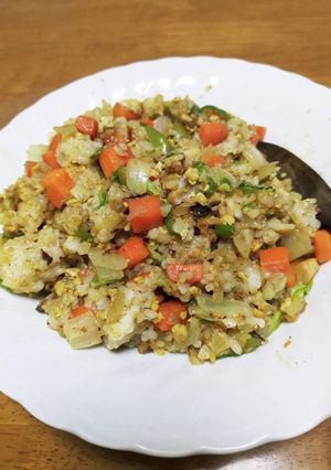 各種野菜とスパイス入り焦がし醤油の卵炒飯-レシピのメイン写真