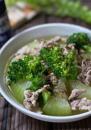 新玉ねぎと豚肉とブロッコリーのスープ-レシピのメイン写真