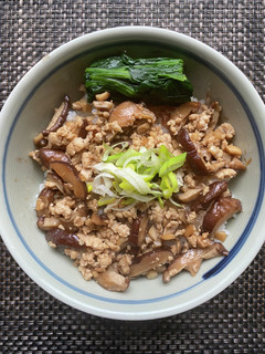 椎茸鶏そぼろ丼-レシピのメイン写真