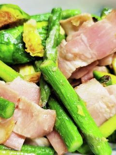 芽キャベツとアスパラのバター炒め-レシピのメイン写真