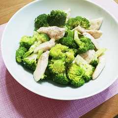 รูปของ 鶏胸肉とブロッコリーの塩だれ炒め