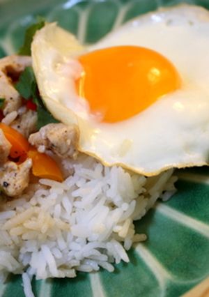 天下一品ガパオ★鶏肉パプリカのバジル炒め-レシピのメイン写真
