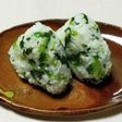 ごま油香る小松菜漬けのおにぎり