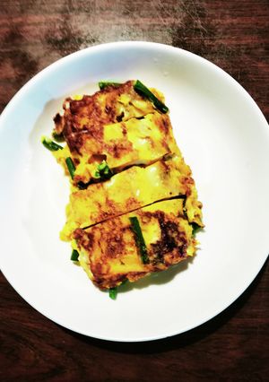ニンニクの芽とチーズの出汁巻き玉子焼き-レシピのメイン写真
