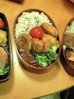ミニバーグ、唐揚げ、しゃけのお弁当-レシピのメイン写真