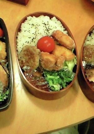 ミニバーグ、唐揚げ、しゃけのお弁当-レシピのメイン写真