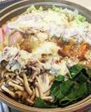 味付けはレトルトカレーのチーズカレー鍋
