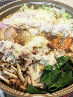 味付けはレトルトカレーのチーズカレー鍋-レシピのメイン写真