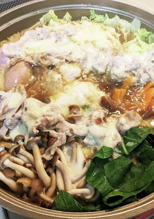 味付けはレトルトカレーのチーズカレー鍋-レシピのメイン写真