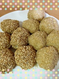 ご飯で作る〜よもぎ香る胡麻団子〜-レシピのメイン写真