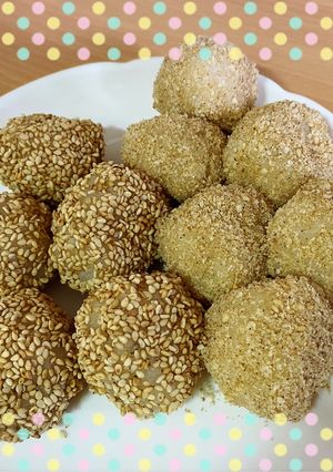 ご飯で作る〜よもぎ香る胡麻団子〜-レシピのメイン写真