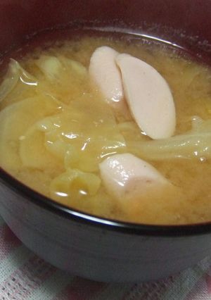 ｷｬﾍﾞﾂとｿｰｾｰｼﾞのお味噌汁.*゜-レシピのメイン写真