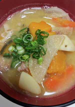 具材たっぷり♪生姜とごま油で温かい豚汁♪-レシピのメイン写真
