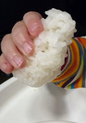 片手でニギニギおにぎり赤ちゃん用♪-レシピのメイン写真