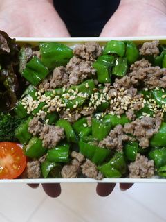 レンジで簡単★ししとうとひき肉の丼弁当-レシピのメイン写真