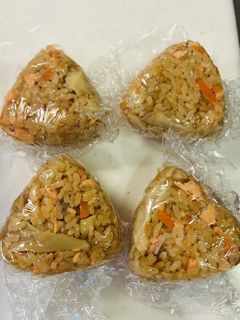しっかり味の鮭と舞茸の炊き込みご飯-レシピのメイン写真