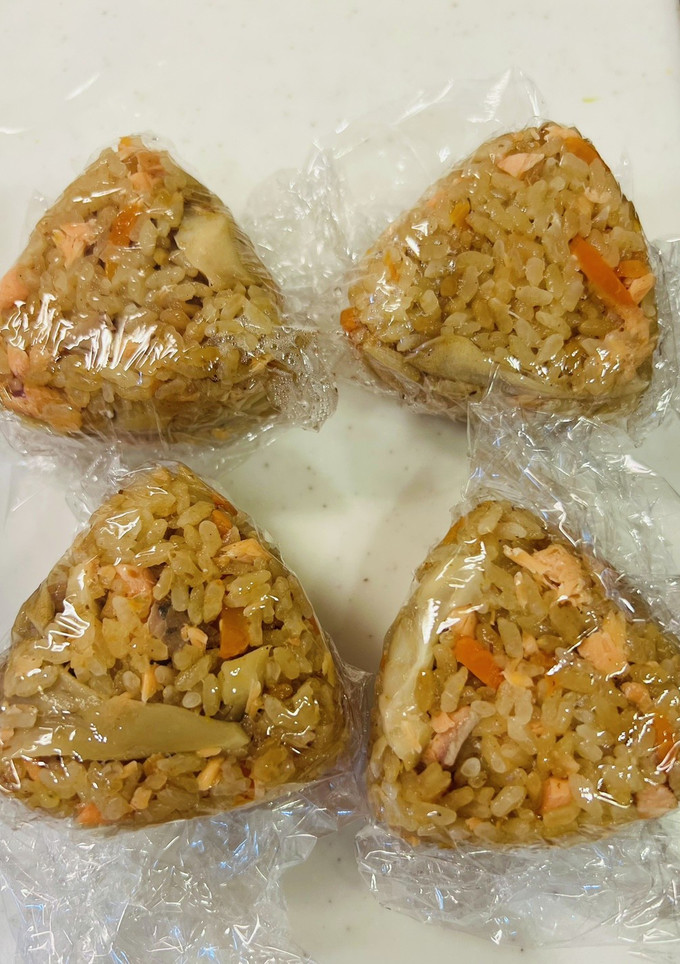 しっかり味の鮭と舞茸の炊き込みご飯-レシピのメイン写真