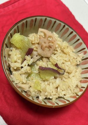 蓮根とさつまいものゴロゴロ炊き込みご飯-レシピのメイン写真