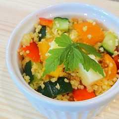 รูปของ 鮭と彩り野菜のタブレ（カレー風味）