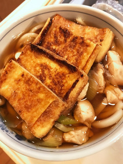 醤油焦がし油揚げでキツネかしわうどん-レシピのメイン写真