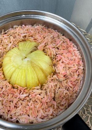 新玉ねぎ丸ごと和風炊き込みご飯-レシピのメイン写真