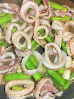 イカとアスパラのガリバタ醤油炒め-レシピのメイン写真
