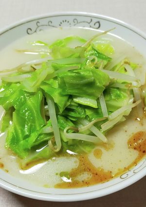 キャベツたっぷりで食べる熊本ラーメン-レシピのメイン写真