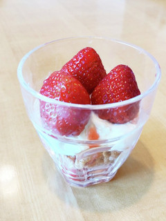 小学生でも作れるイチゴのパフェ♪-レシピのメイン写真