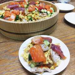 รูปของ ちらし寿司　肉✕魚（若者対応）