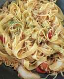 ひき肉とトマトの麺も有り合わせパスタ