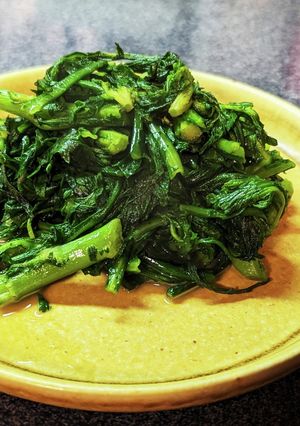 1分炒めて完成！春菊のバターいしる炒め-レシピのメイン写真