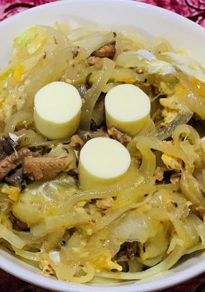 鰯の味噌煮缶と玉葱の卵とじ丼-レシピのメイン写真