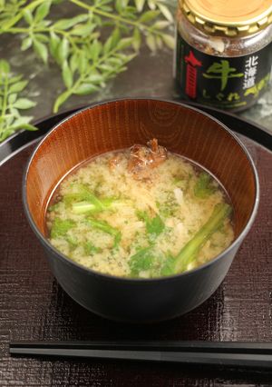 簡単！牛しぐれと春菊のお味噌汁-レシピのメイン写真
